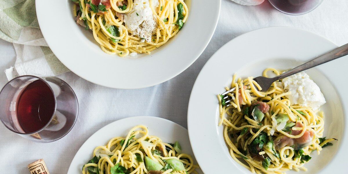 Sparkling Wine Basics for Holiday Hosting